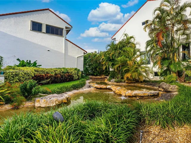 2000 S Bayshore Dr # 43, Miami FL 33133