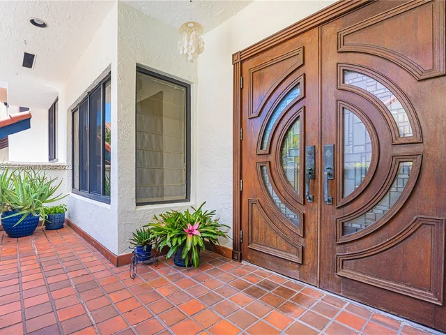 2000 S Bayshore Dr # 43, Miami FL 33133