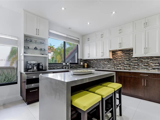 2000 S Bayshore Dr # 43, Miami FL 33133