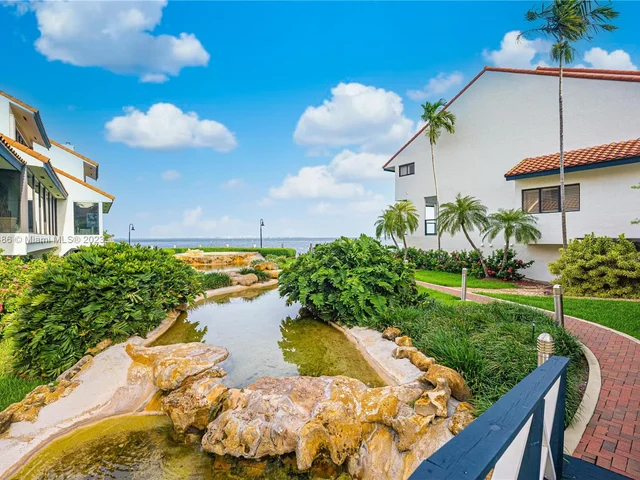 2000 S Bayshore Dr # 43, Miami FL 33133