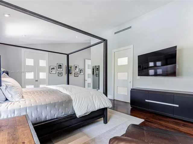 2000 S Bayshore Dr # 43, Miami FL 33133