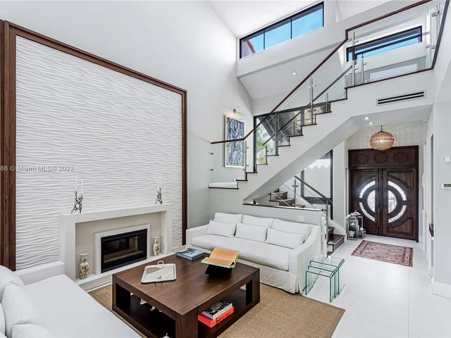 2000 S Bayshore Dr # 43, Miami FL 33133