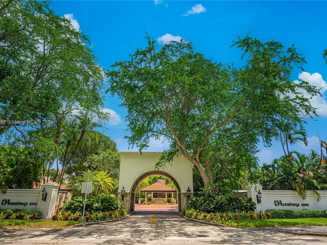 2000 S Bayshore Dr # 43, Miami FL 33133