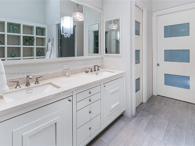 2000 S Bayshore Dr # 43, Miami FL 33133