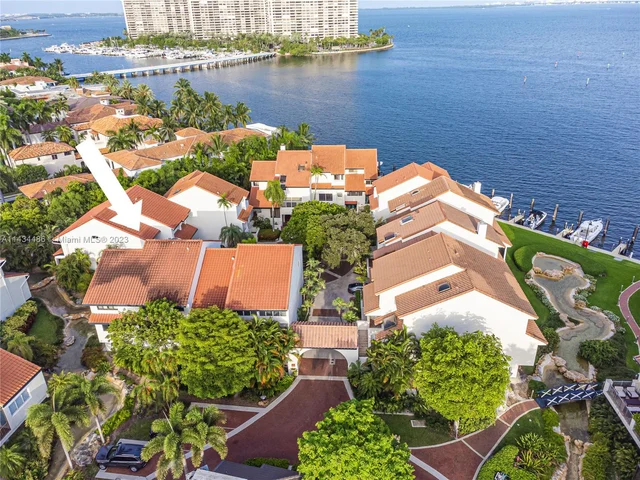 2000 S Bayshore Dr # 43, Miami FL 33133