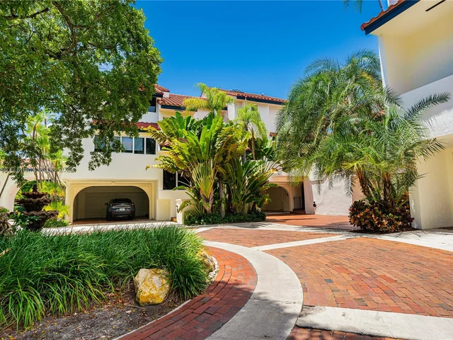 2000 S Bayshore Dr # 43, Miami FL 33133