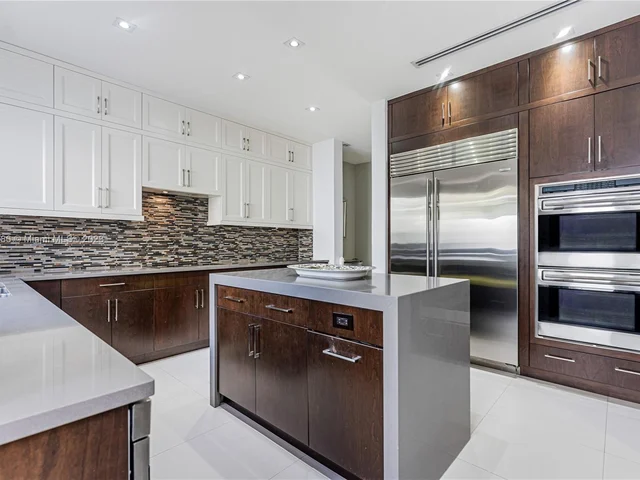 2000 S Bayshore Dr # 43, Miami FL 33133