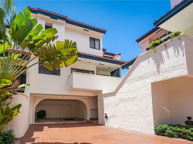 2000 S Bayshore Dr # 43, Miami FL 33133