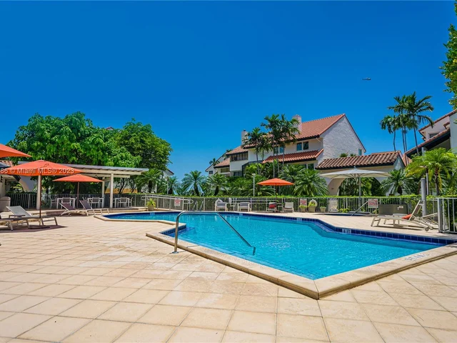 2000 S Bayshore Dr # 43, Miami FL 33133