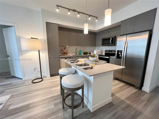 401 Hialeah Dr # 701, Hialeah FL 33010