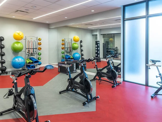 401 Hialeah Dr # 701, Hialeah FL 33010