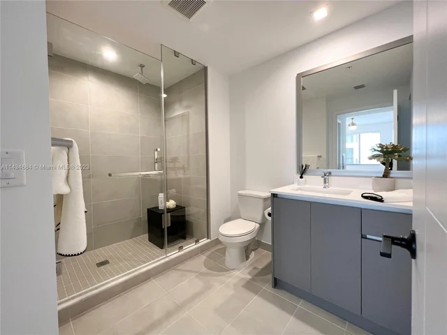 401 Hialeah Dr # 701, Hialeah FL 33010