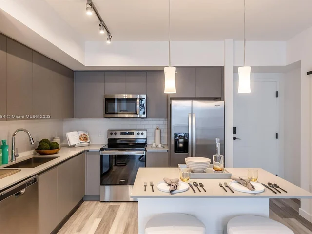 401 Hialeah Dr # 701, Hialeah FL 33010