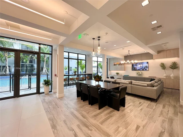 401 Hialeah Dr # 701, Hialeah FL 33010