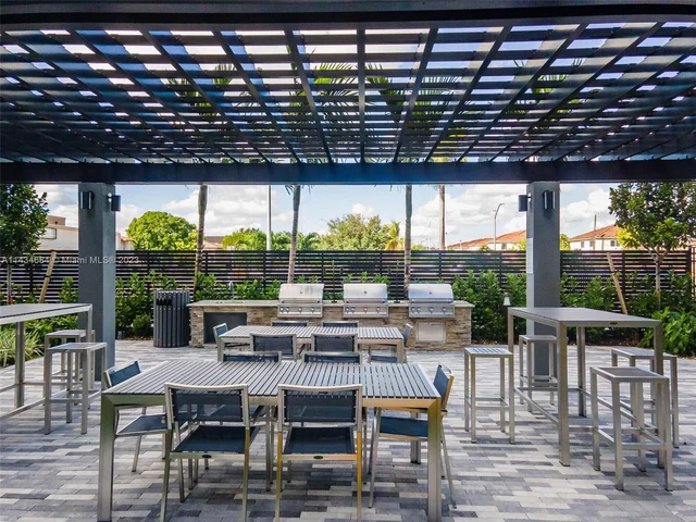 401 Hialeah Dr # 701, Hialeah FL 33010