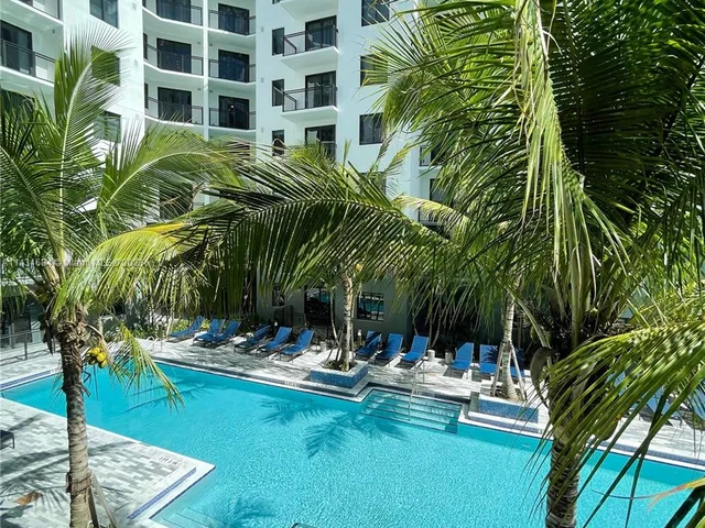 401 Hialeah Dr # 701, Hialeah FL 33010