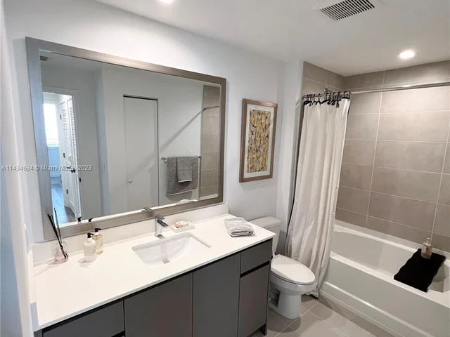 401 Hialeah Dr # 701, Hialeah FL 33010