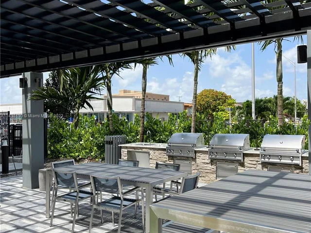 401 Hialeah Dr # 811, Hialeah FL 33010