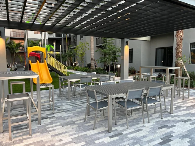 401 Hialeah Dr # 811, Hialeah FL 33010