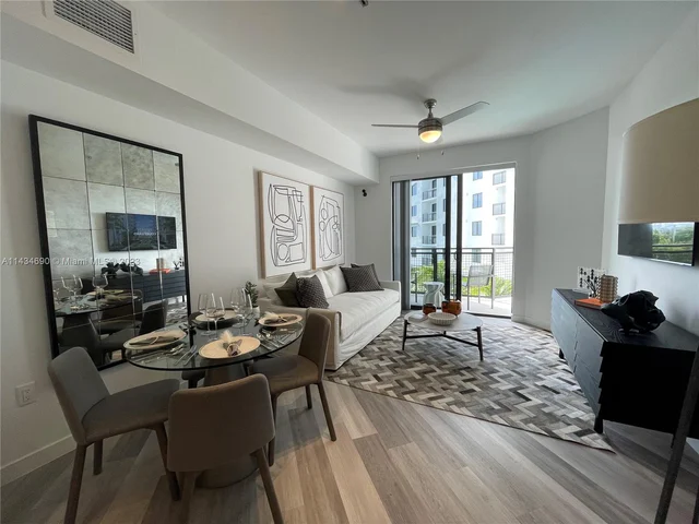 401 Hialeah Dr # 811, Hialeah FL 33010