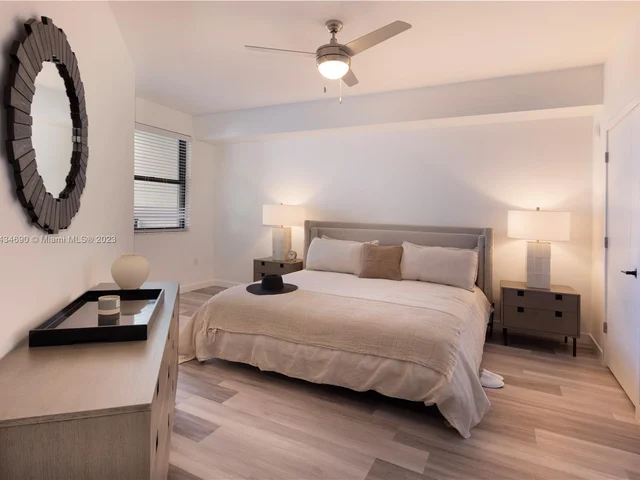 401 Hialeah Dr # 811, Hialeah FL 33010