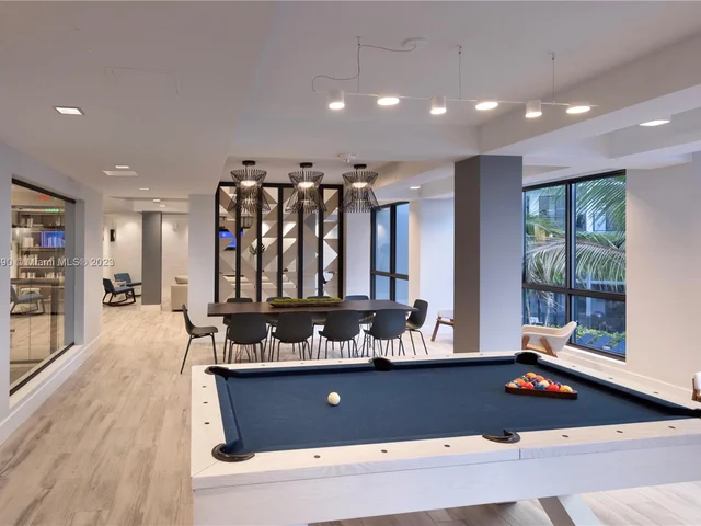 401 Hialeah Dr # 811, Hialeah FL 33010