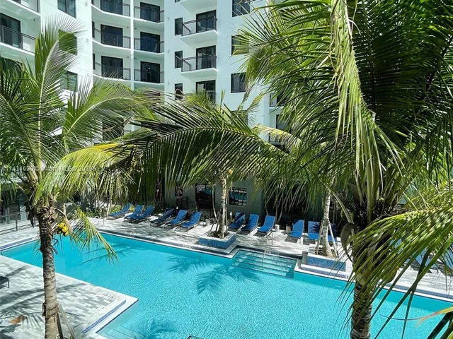 401 Hialeah Dr # 811, Hialeah FL 33010