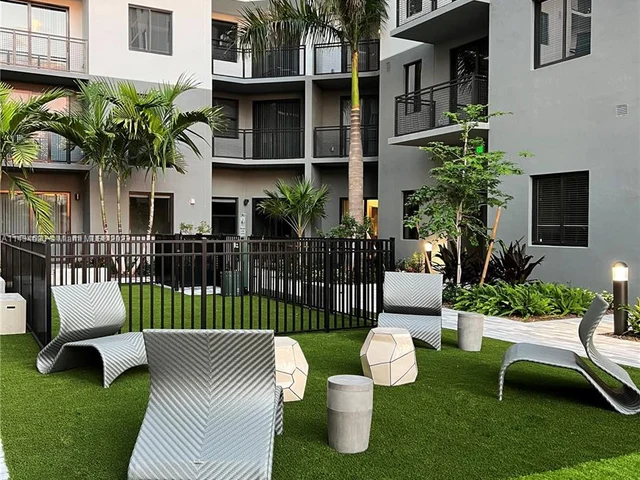 401 Hialeah Dr # 811, Hialeah FL 33010