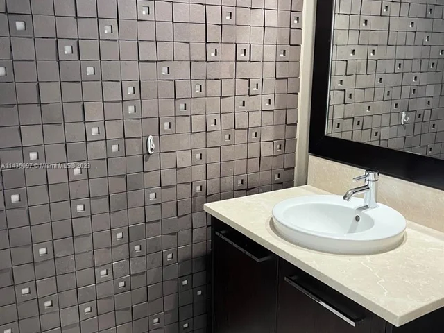 17121 Collins Ave # 2008, Sunny Isles Beach FL 33160