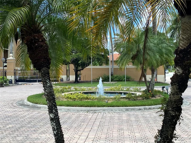 7950 N Nob Hill Rd # 104, Tamarac FL 33321