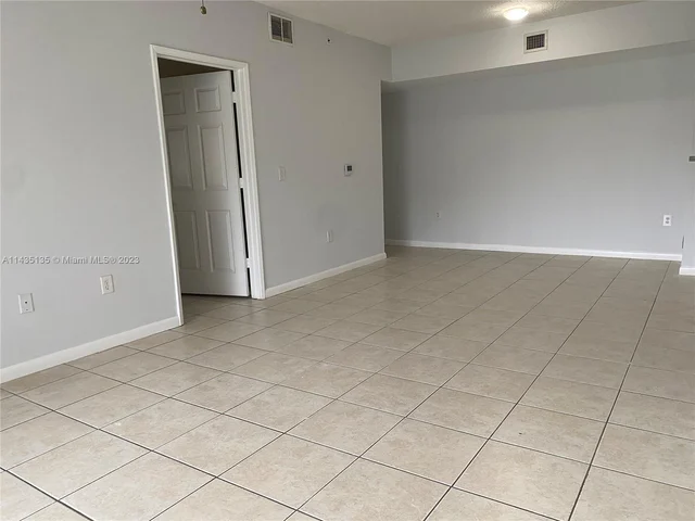 7950 N Nob Hill Rd # 104, Tamarac FL 33321