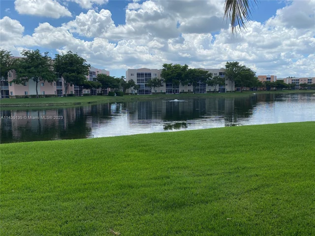 7950 N Nob Hill Rd # 104, Tamarac FL 33321