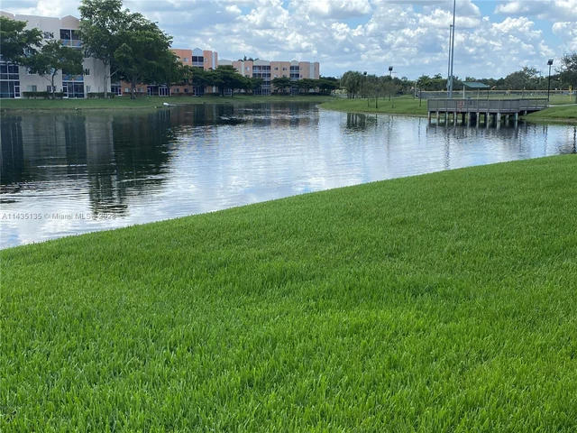 7950 N Nob Hill Rd # 104, Tamarac FL 33321