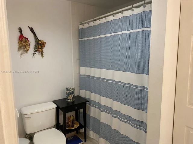 7950 N Nob Hill Rd # 104, Tamarac FL 33321