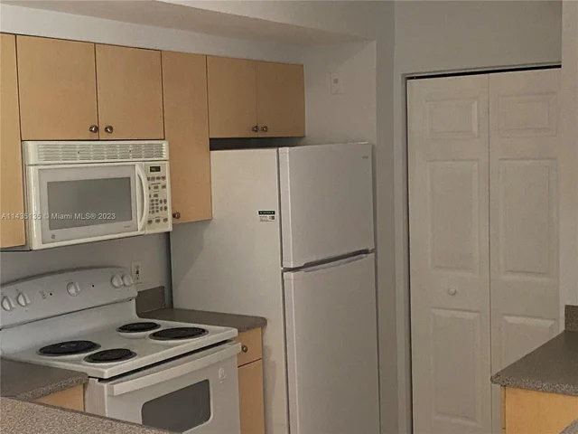 7950 N Nob Hill Rd # 104, Tamarac FL 33321