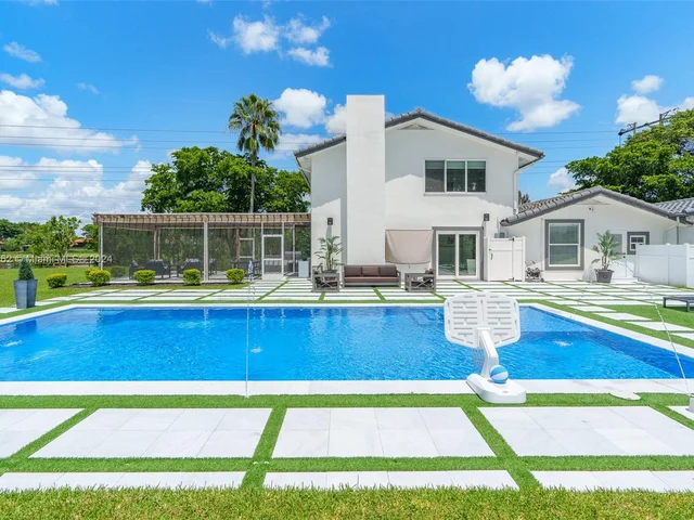 10890 La Reina Rd, Delray Beach FL 33446