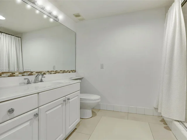 3640 Yacht Club Dr # 1008, Aventura FL 33180