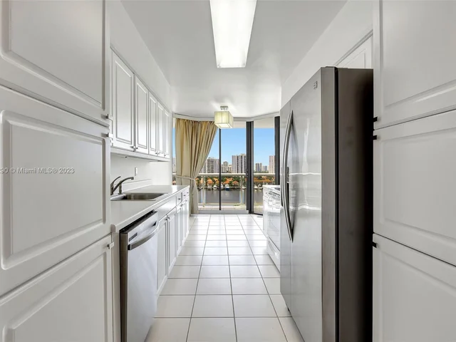 3640 Yacht Club Dr # 1008, Aventura FL 33180