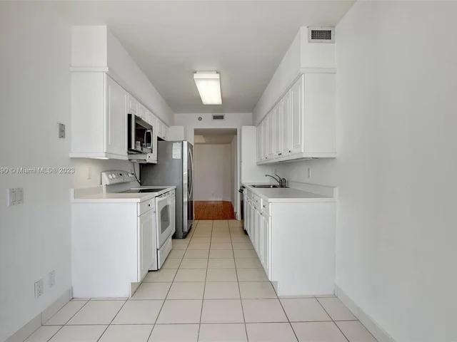 3640 Yacht Club Dr # 1008, Aventura FL 33180