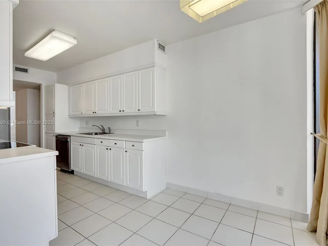 3640 Yacht Club Dr # 1008, Aventura FL 33180