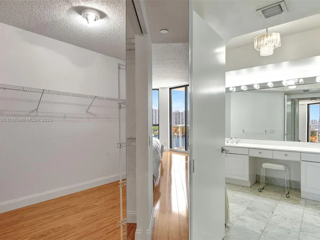 3640 Yacht Club Dr # 1008, Aventura FL 33180