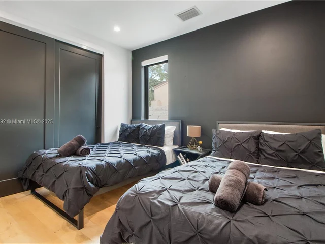 277 NW 43rd St, Miami FL 33127