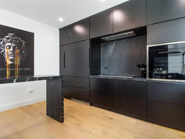 277 NW 43rd St, Miami FL 33127