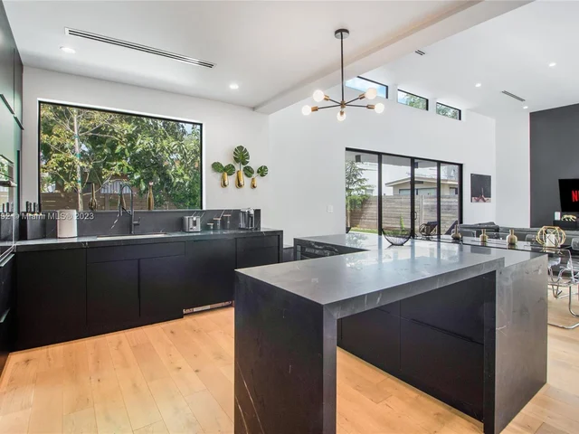 277 NW 43rd St, Miami FL 33127