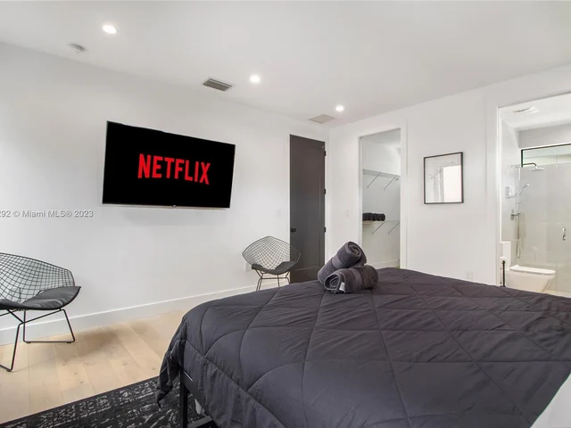 277 NW 43rd St, Miami FL 33127