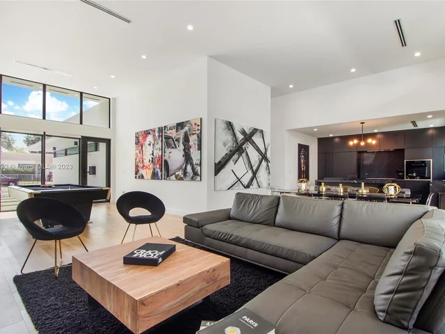 277 NW 43rd St, Miami FL 33127