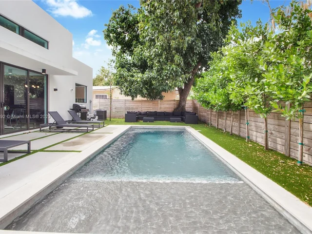 277 NW 43rd St, Miami FL 33127