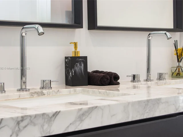 277 NW 43rd St, Miami FL 33127