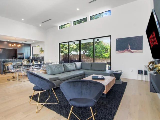 277 NW 43rd St, Miami FL 33127