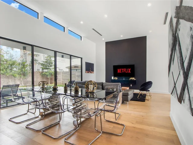 277 NW 43rd St, Miami FL 33127